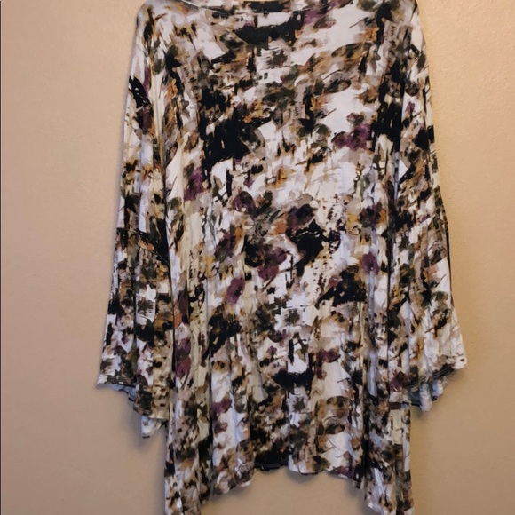 Watercolor wash top in 3XL with keyhole neckline. - Picture 5 of 5